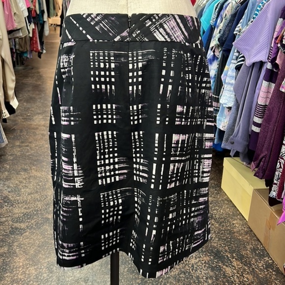 Banana Republic Black and white plaid skirt with pockets size 10 - Picture 3 of 5